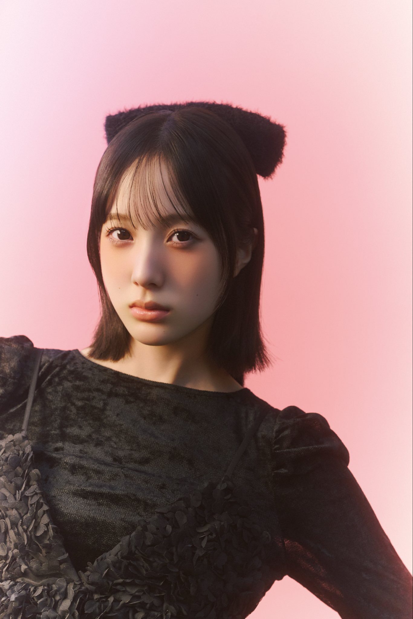 真顔の本田紗来の上半身