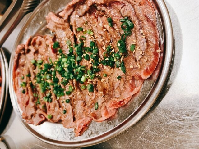 生のツラミの薄切り