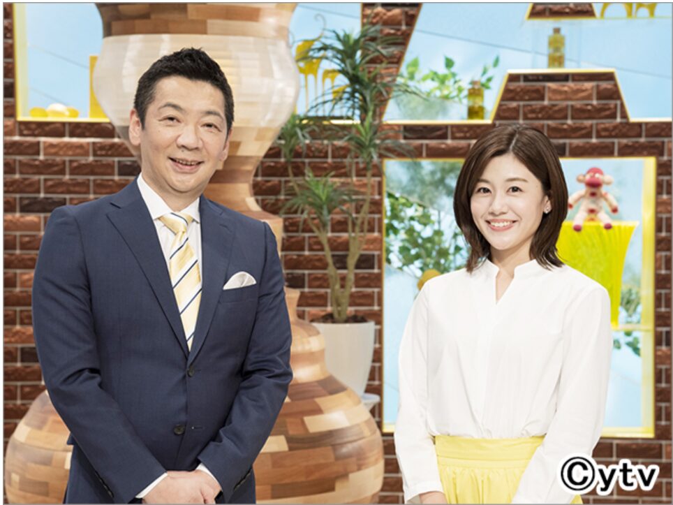 宮根誠司と女性アナウンサーの上半身、二人とも笑顔