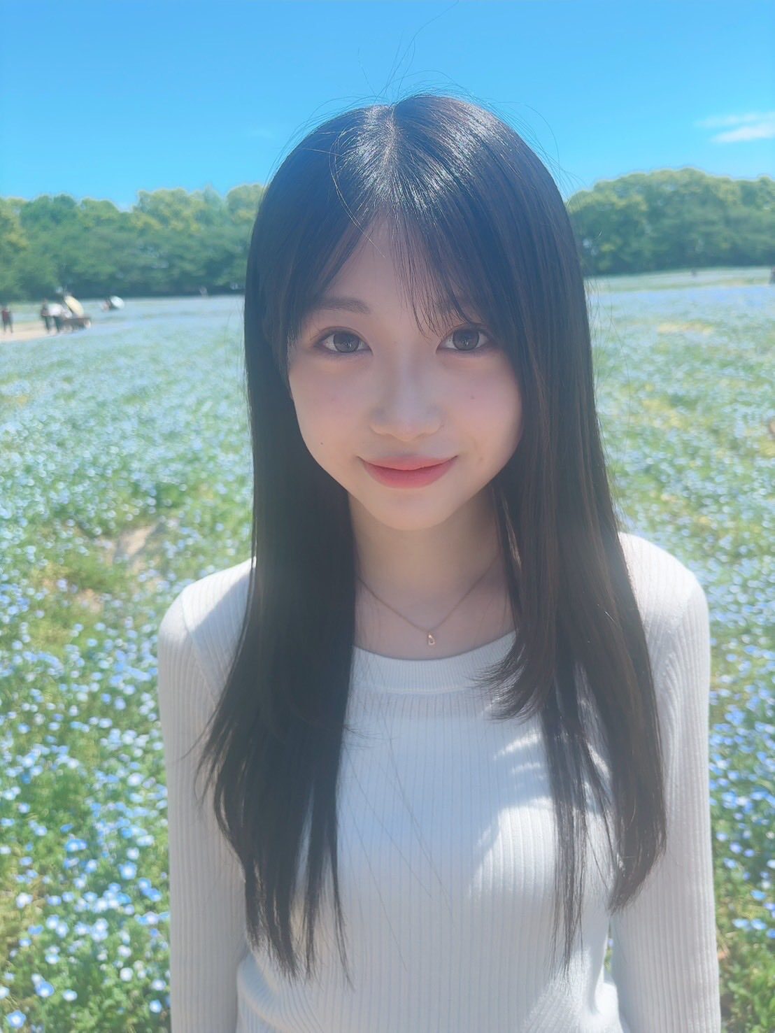 五藤希愛の上半身